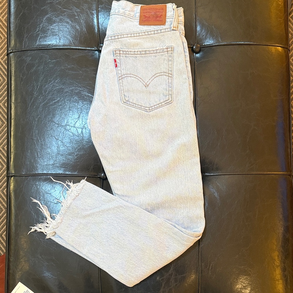 Levi's High Rise Women Jeans - Light Blue 501 button closures size 25